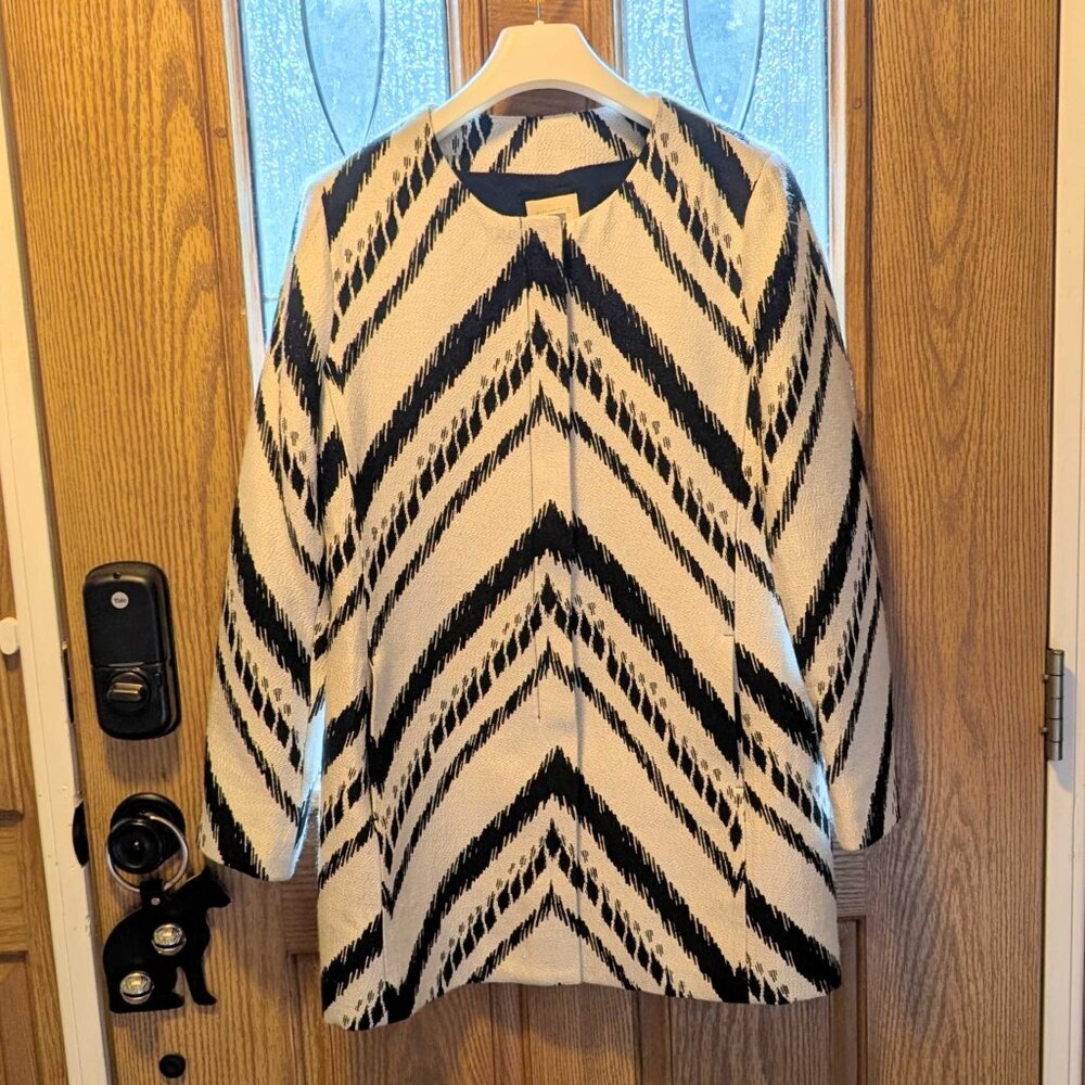 Chico's abstract chevron topper, tunic length jacket, black & white, size 0
